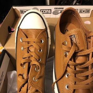 Leather Converse size 6 Women’s